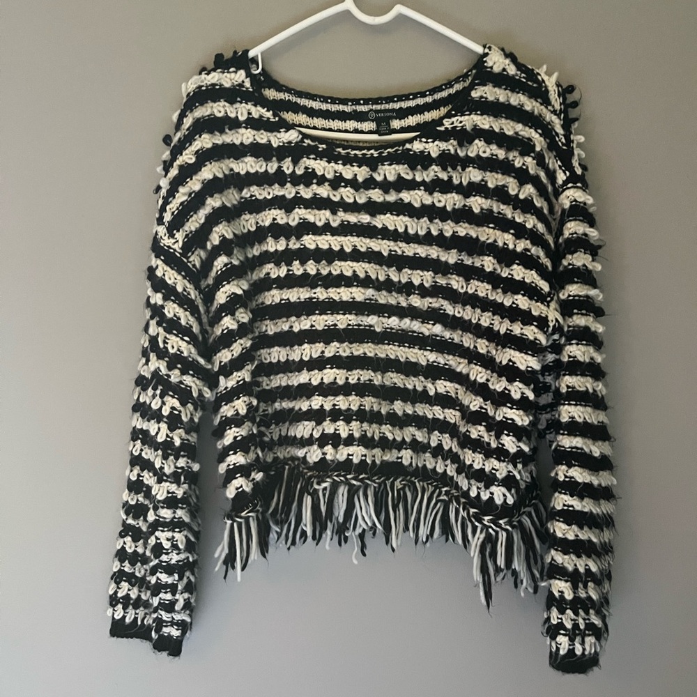 Versona Black and White Crew Neck Sweater